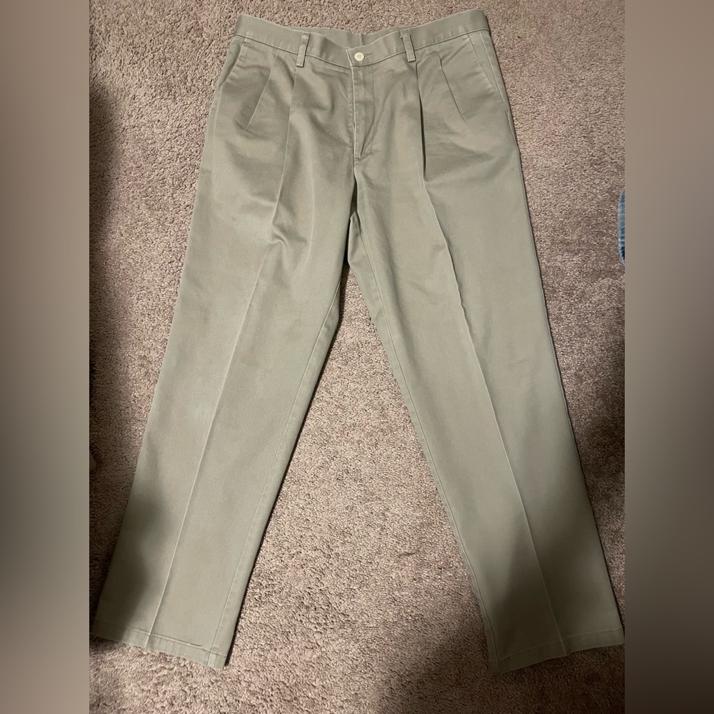 Dockers Men's Khaki Chinos